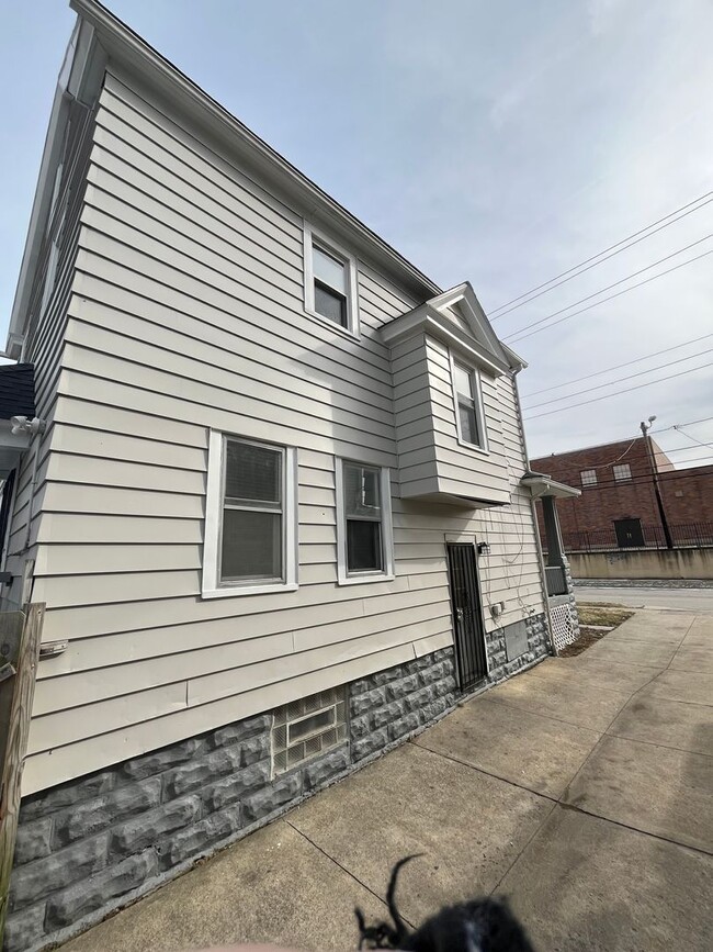 Building Photo - Lease to own! 5 bedroom/1 bath, Old Brooklyn.