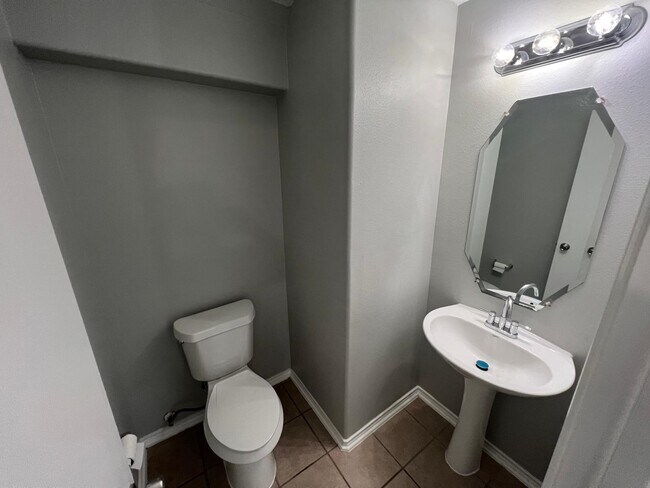 Building Photo - 19451 Nasworthy Dr