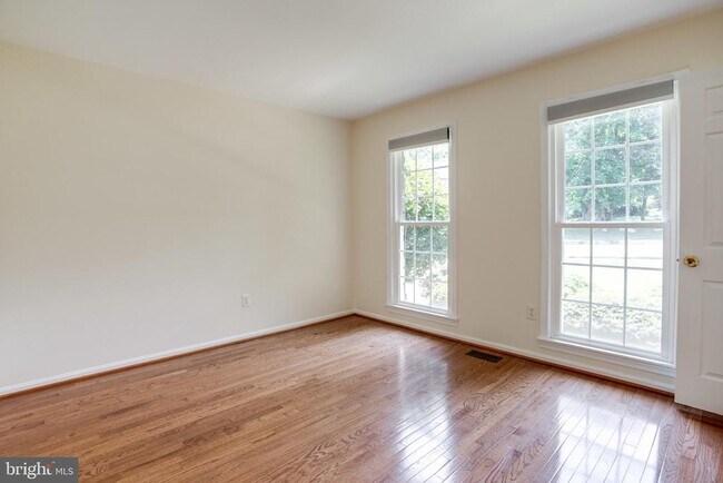 Building Photo - 1646 Montmorency Dr