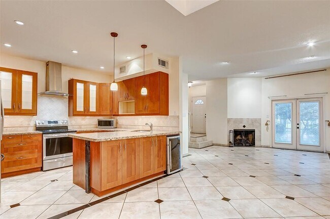 Building Photo - 7350 Kirby Dr