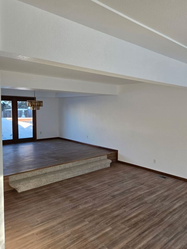 Building Photo - Newly Updated 4 Bedroom East Anchorage Home!