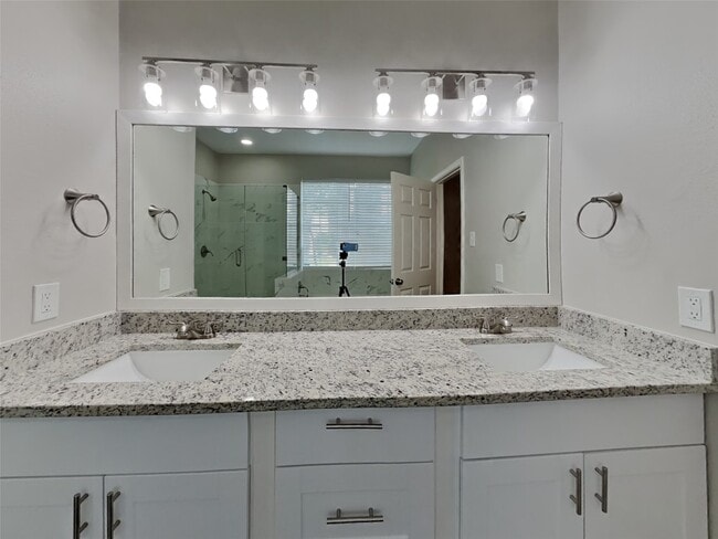 Building Photo - 510 Tanguey Ct