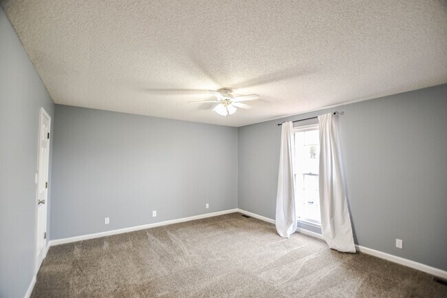 Building Photo - Pet Friendly Ranch!