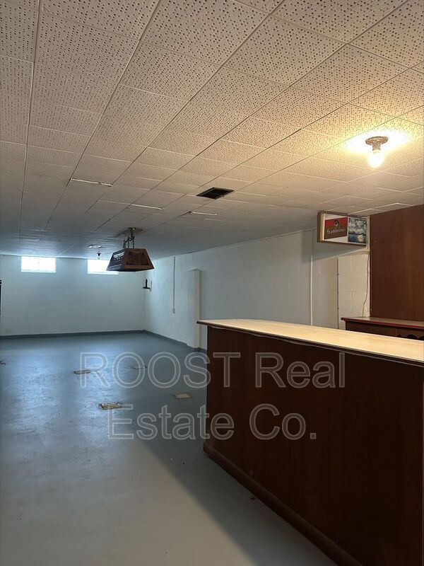 Building Photo - 1065 Parma Ave