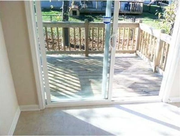 Building Photo - EAST SIDE NEWER 3 BEDROOM WITH LOFT AVAILABLE NOW!