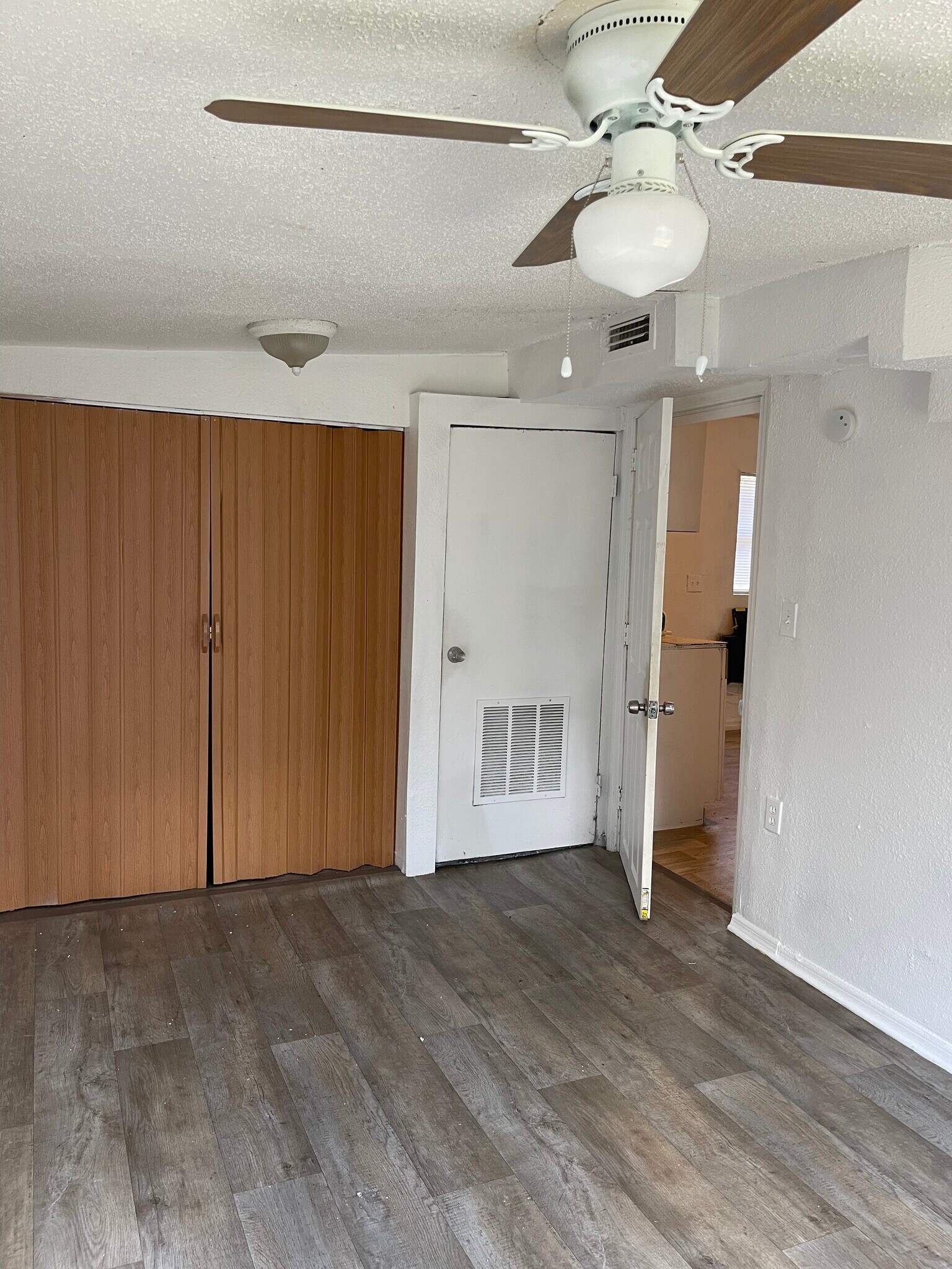 Building Photo - 8722 N Brooks St