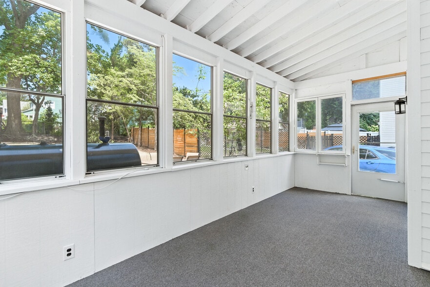 Building Photo - 45 Oakridge Rd