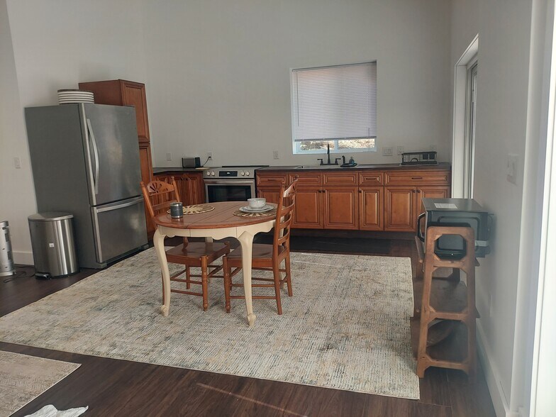Kitchen/Dining room - 126 Lakeland Rd