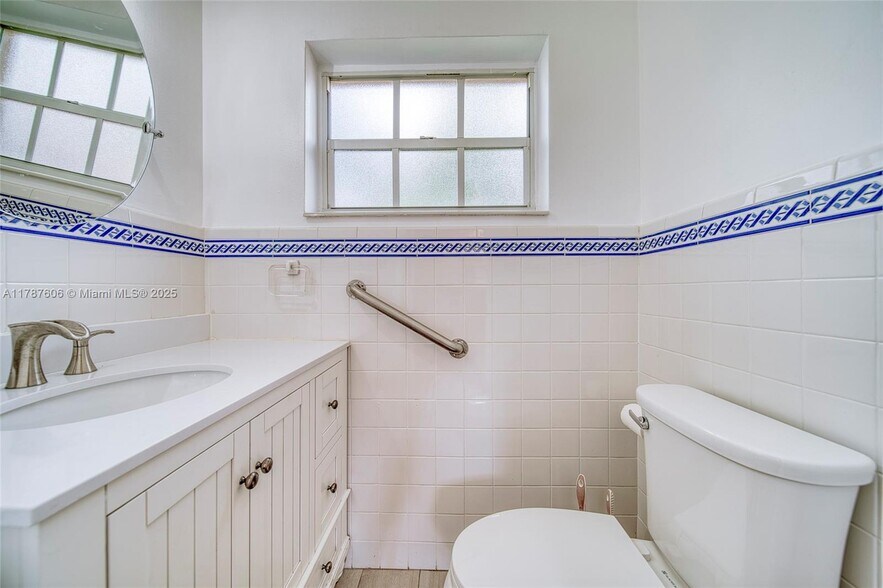 Building Photo - 645 Altara Ave