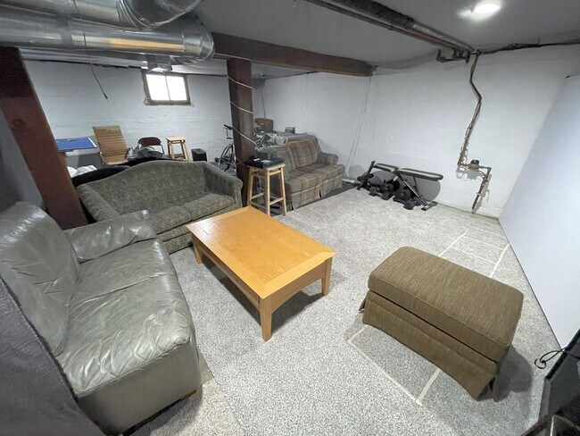 Building Photo - 1608/10 Hoyt St.