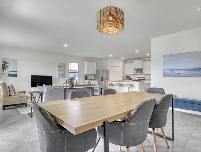 Building Photo - 7418 Tourmaline Dr