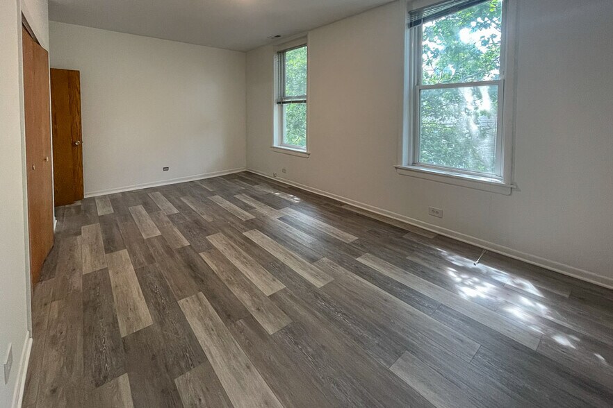 Building Photo - 1834 W Henderson St