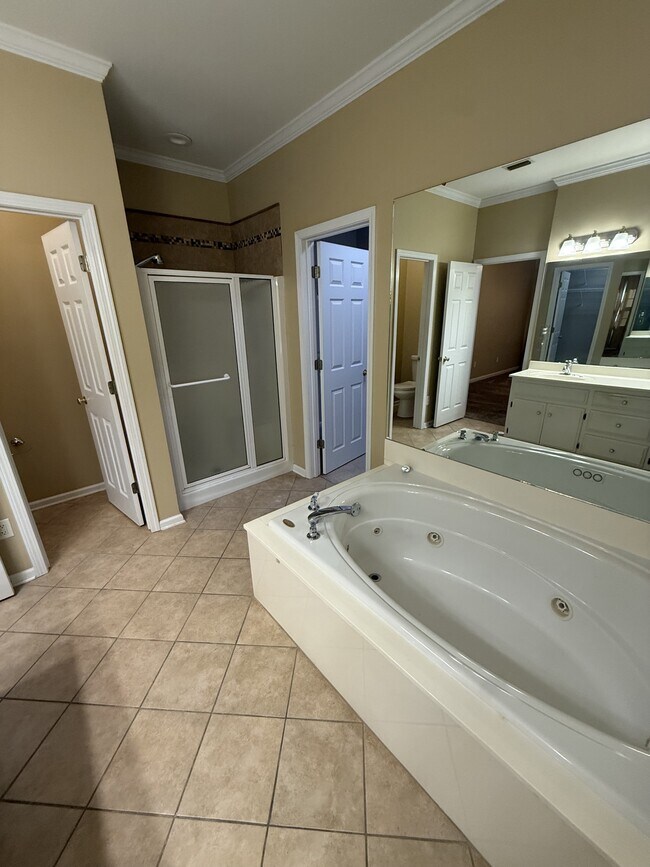 Building Photo - 125 Muirfield Ln