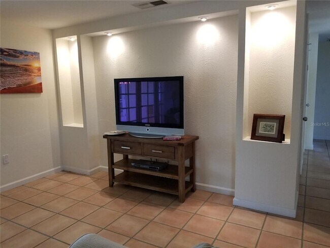 Building Photo - 2745 Cardwell Way