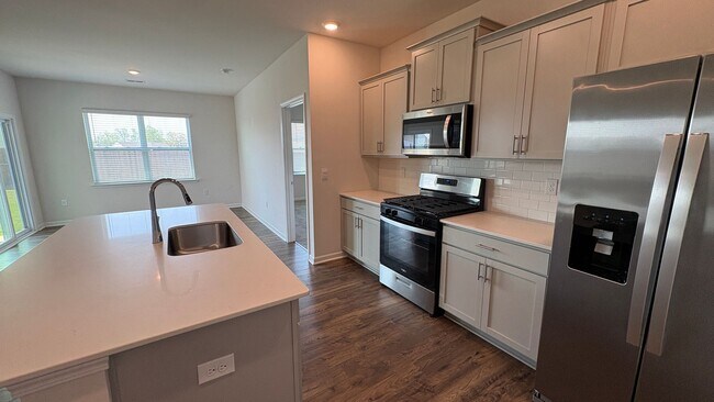 Building Photo - Beautiful 3/2 In Amenity Filled Neighborhood!