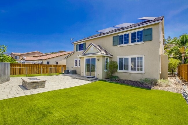 Building Photo - Beautiful Sky Ranch home with Spectacular Views!