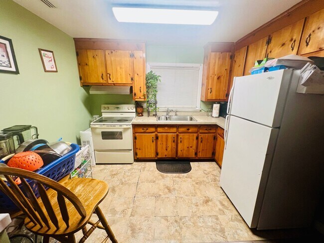 Building Photo - Beautifully Updated 3bdrm/1bth Ranch Style Home Located in the Glen Lea Area!