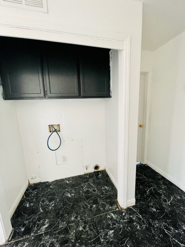 Building Photo - 326 Beardsley Ave