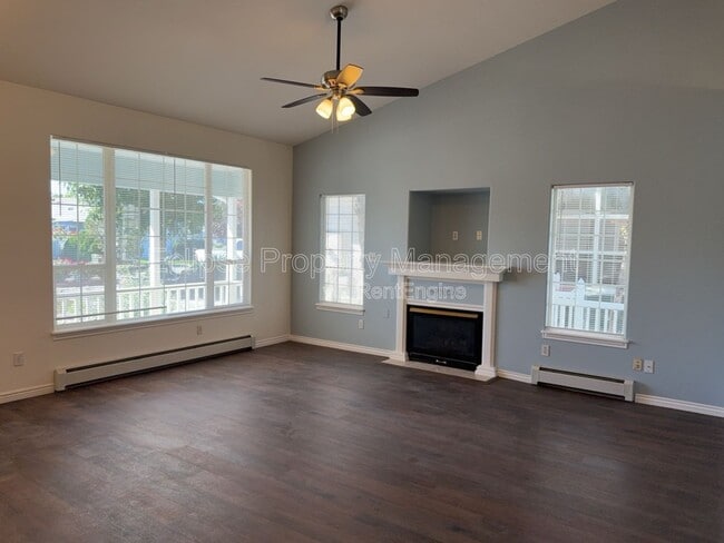 Building Photo - 714 E Harbor Cir