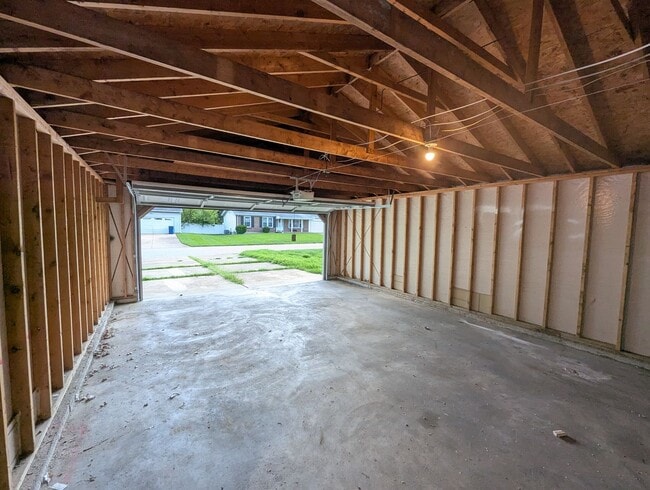Building Photo - Room to Dream: Spacious 3-Bed in Spanish Lake