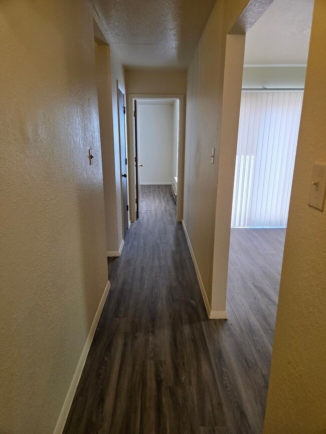 Building Photo - Cute Spacious 3 Bedroom Condo