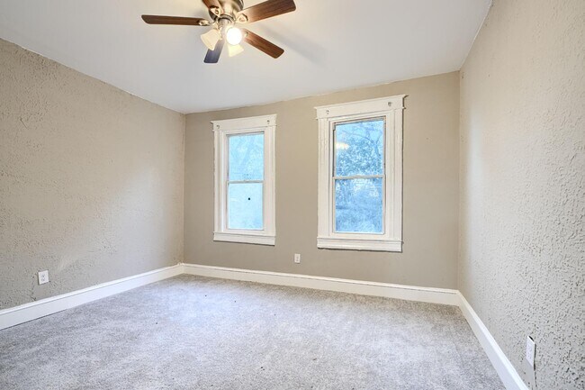Building Photo - 1113 Ashburton St