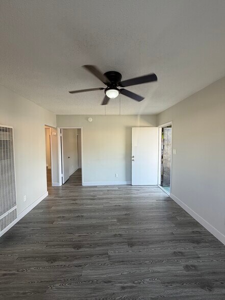 Building Photo - 7822 S Western Ave