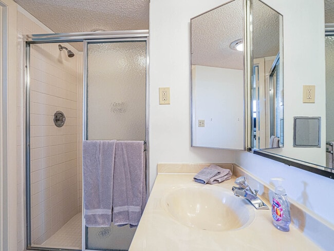 Building Photo - 3939 Ocean Dr