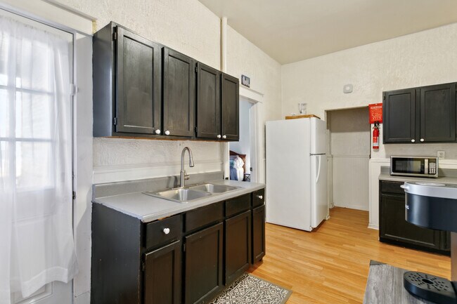 Building Photo - 349 51st St