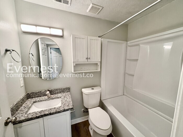 Building Photo - 7870 Pine Fork Dr