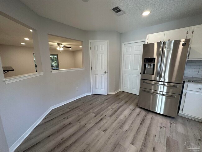 Building Photo - 280 Bobwhite Dr