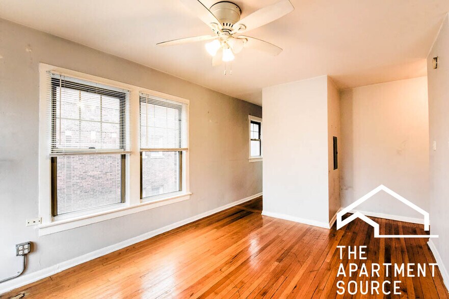 Building Photo - 3271 W Wrightwood Ave