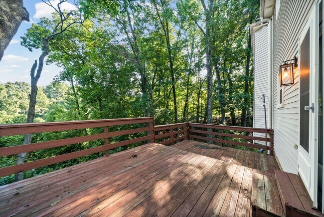 Building Photo - Pet Friendly Three Bedroom!