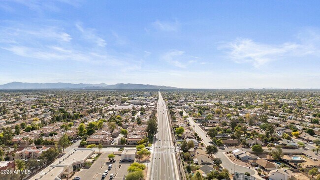 Building Photo - 630 W Navarro Ave