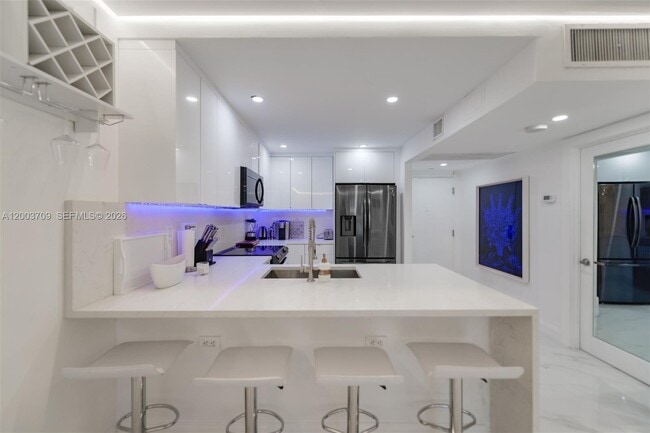 Building Photo - 2301 Collins Ave