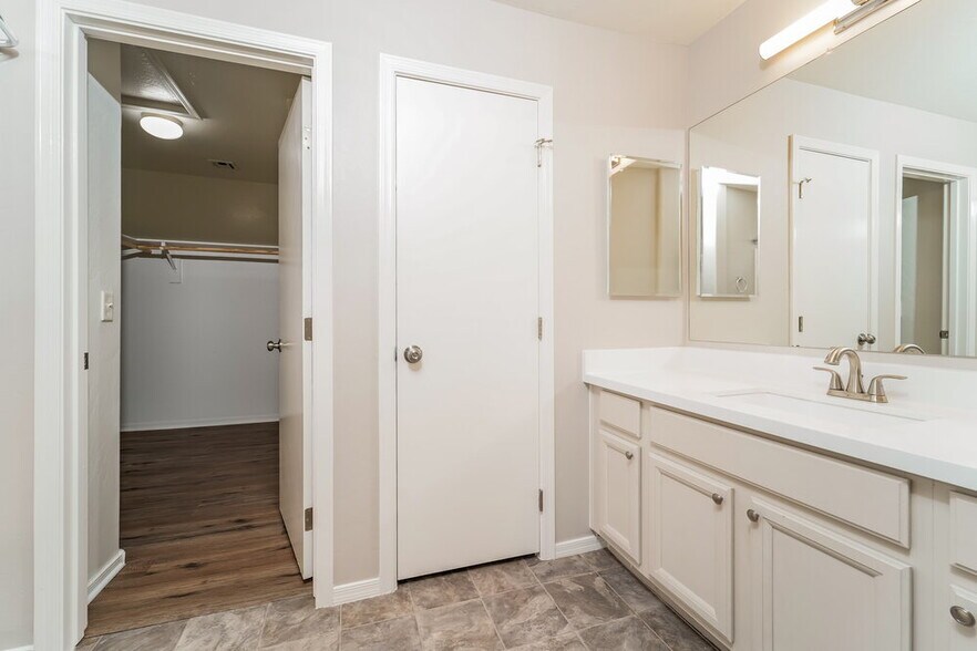 Building Photo - 2838 S Benton Cir