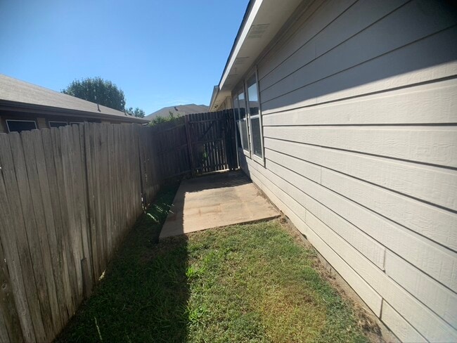 Building Photo - 7247 Irish Valley Trail