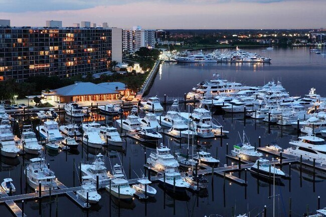 Building Photo - 100 Lakeshore Dr
