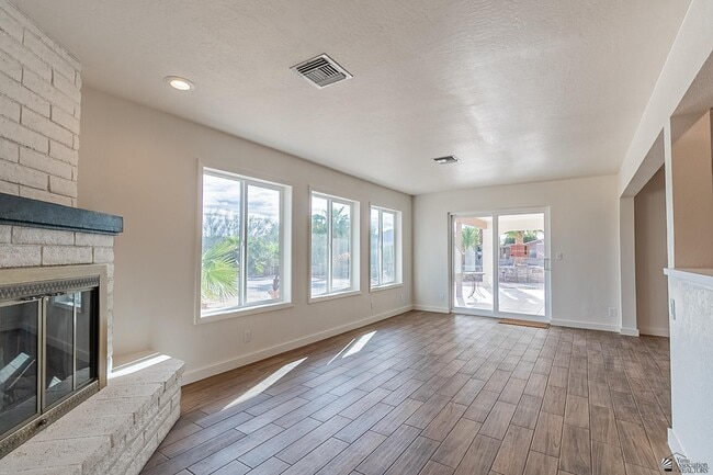 Building Photo - 12175 S Ironwood Dr