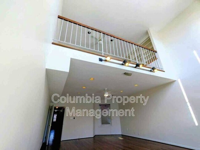 Building Photo - 127 11th St NE