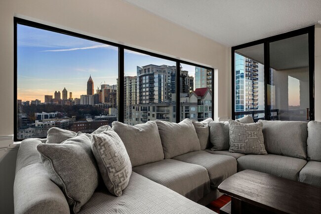 Living room - 1130 Piedmont Ave NE