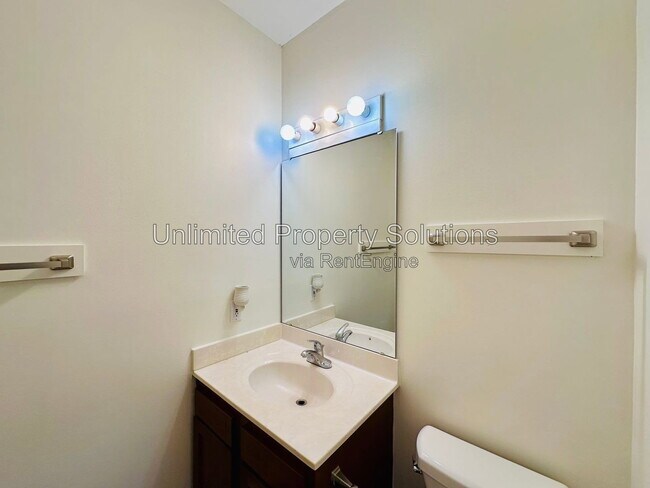 Building Photo - 733 Bragg Dr