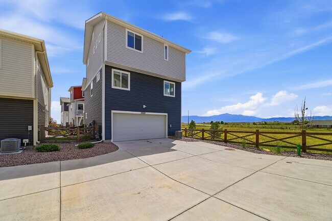 Building Photo - $2,245.95, 3 bed, 2.5 bath, located in Colorado Springs with a Balcony
