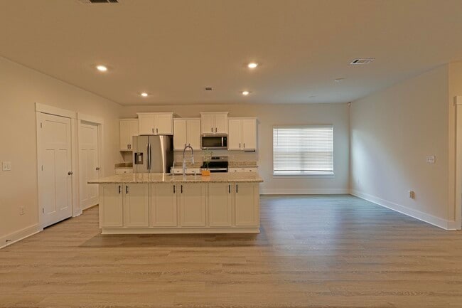 Building Photo - 6248 Jenks Dr