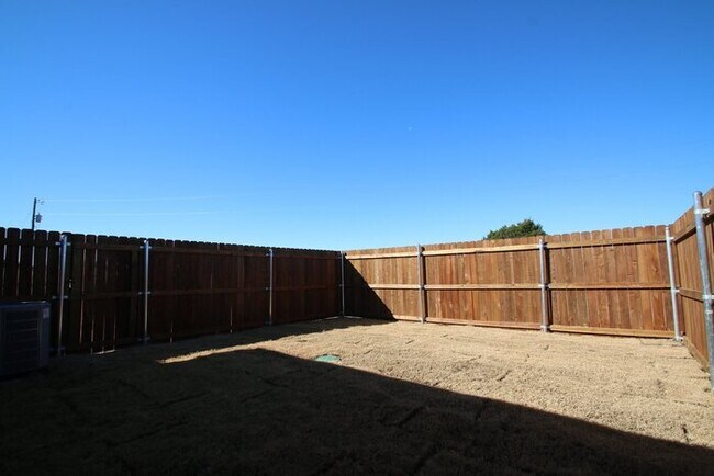 Building Photo - No Water Bill. No Lawn Care. Just Move In. | 3BD/2BA Duplex in Weatherford TX | Ready Now — Act F...