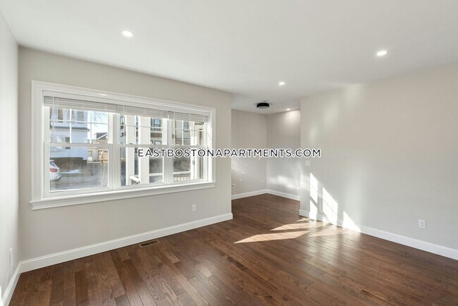 Building Photo - 120 St Andrew Rd