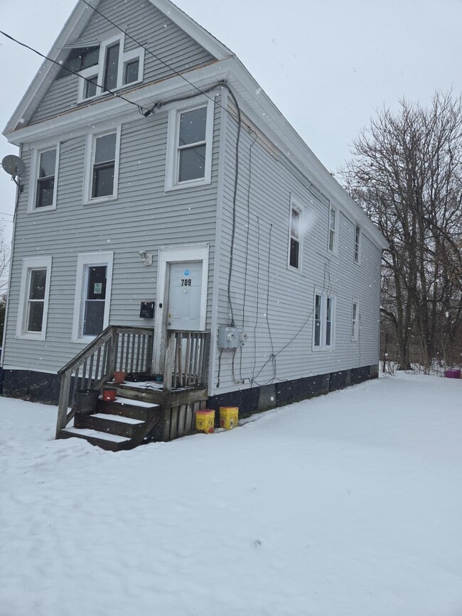 Building Photo - 705-09 South Ave