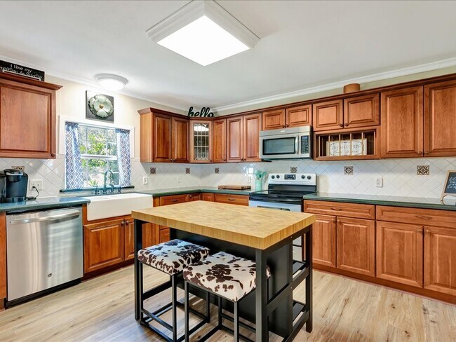 Building Photo - 683 Water View Dr