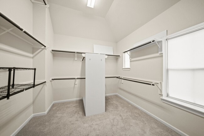 Building Photo - 2025 Cambridge Heights Pl