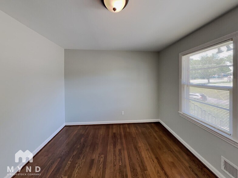 Building Photo - 304 Ridgewood Ave